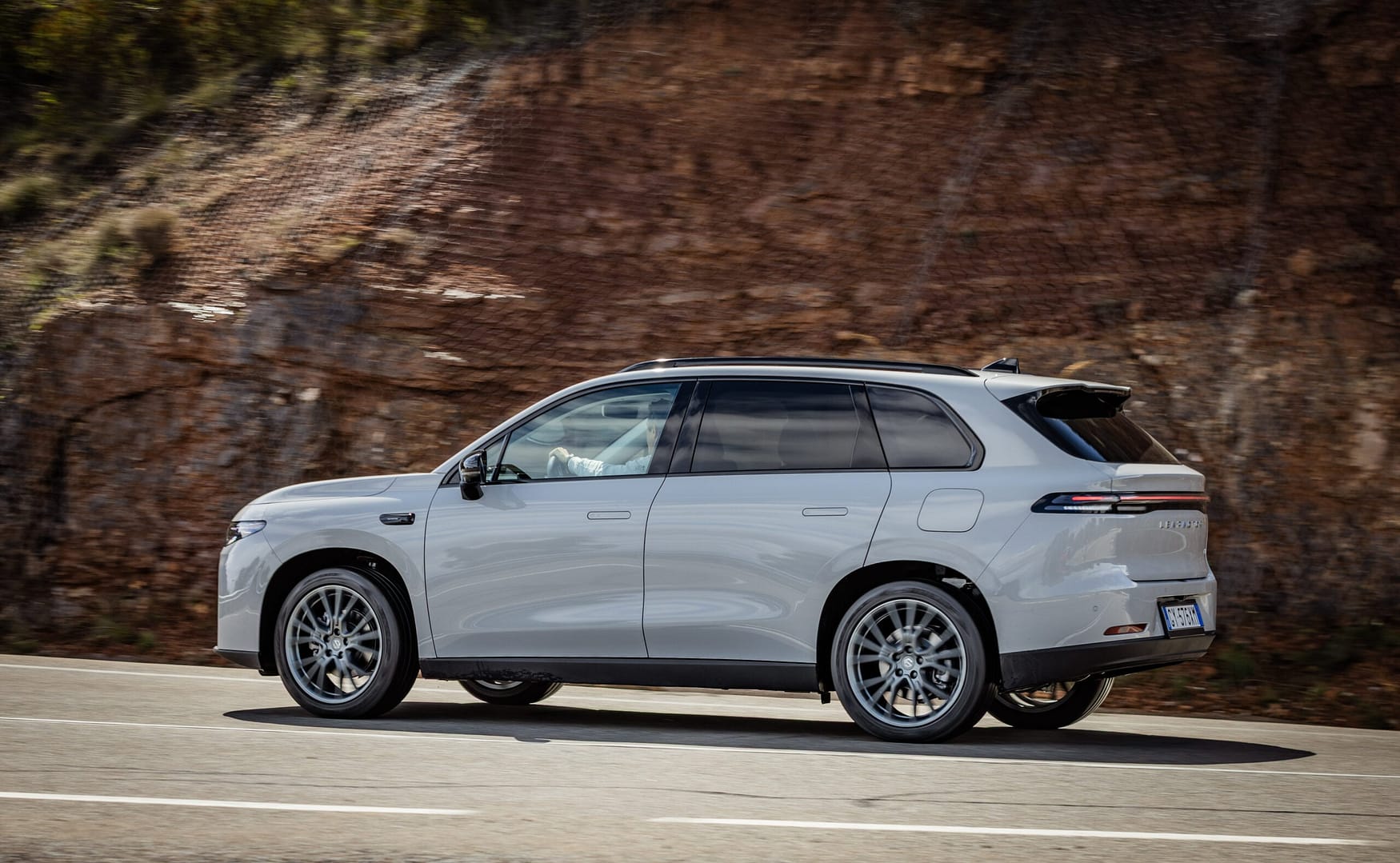 Leapmotor Hybrid EV: Αμιγώς ηλεκτρική λειτουργία με υβριδική φόρτιση