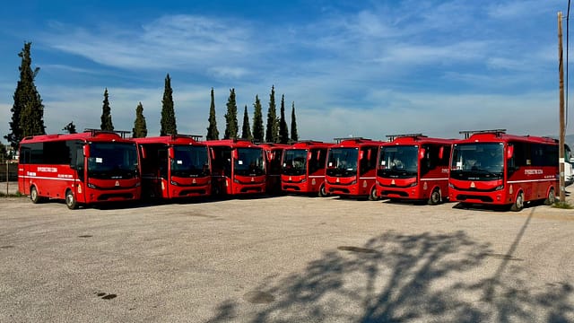 Παράδοση 15 λεωφορείων στο Πυροσβεστικό Σώμα