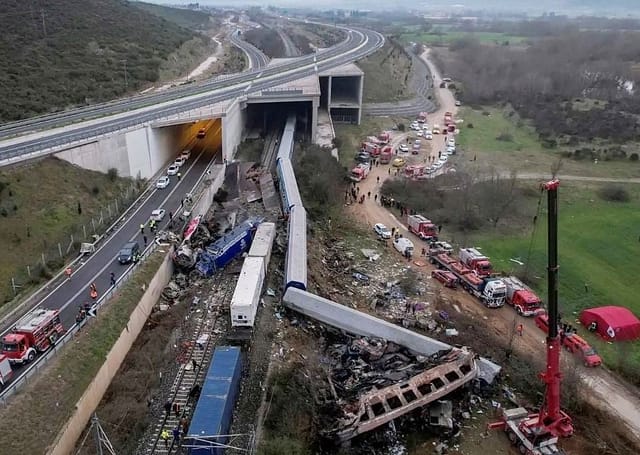 Τέμπη: Το δυστύχημα που σταμάτησε τον χρόνο